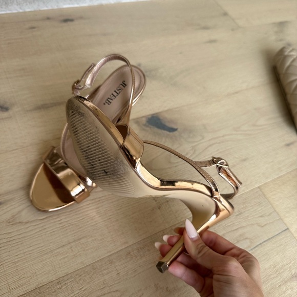 Gold heels - Picture 3 of 4